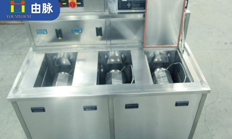 由脈超聲波清洗機,工業(yè)超聲波清洗機,超聲波清洗設備,超聲波清洗器.jpg
