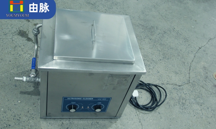 由脈超聲波清洗機,工業(yè)超聲波清洗機,超聲波清洗設備,超聲波清洗器.jpg